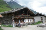 Das Gasthaus Lazins am Meraner Höhenweg. (Foto: Erich Kraller)